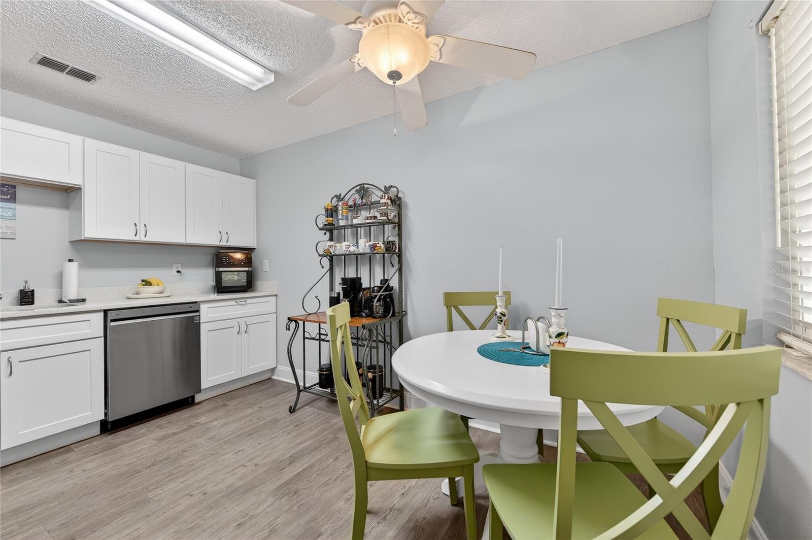 Image 4 of 21 For 1601 Big Tree Road 101