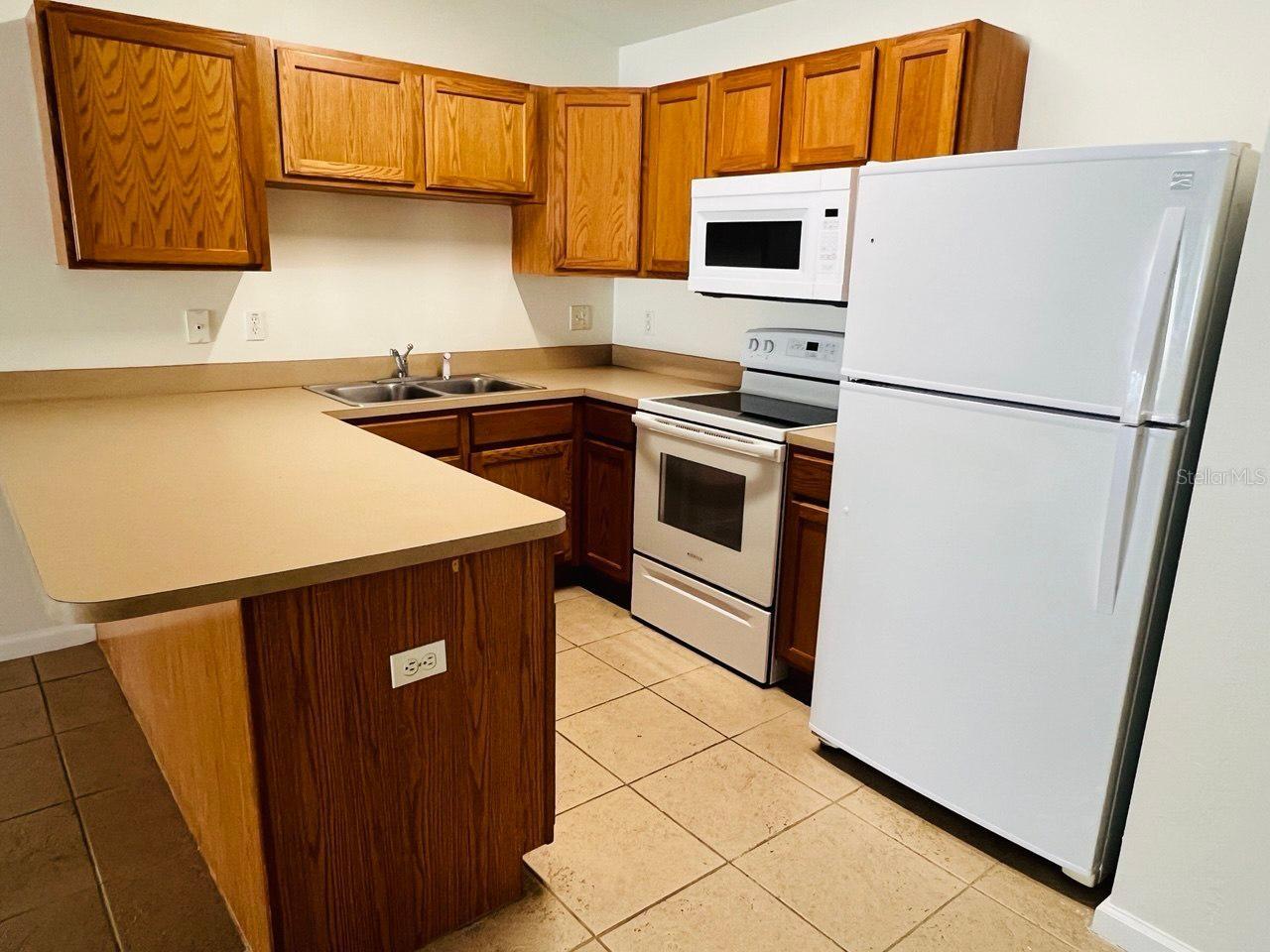 Image 3 of 9 For 4 Serenade Place A