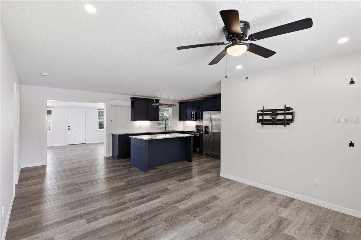 Image 20 of 31 For 600 Holden Avenue