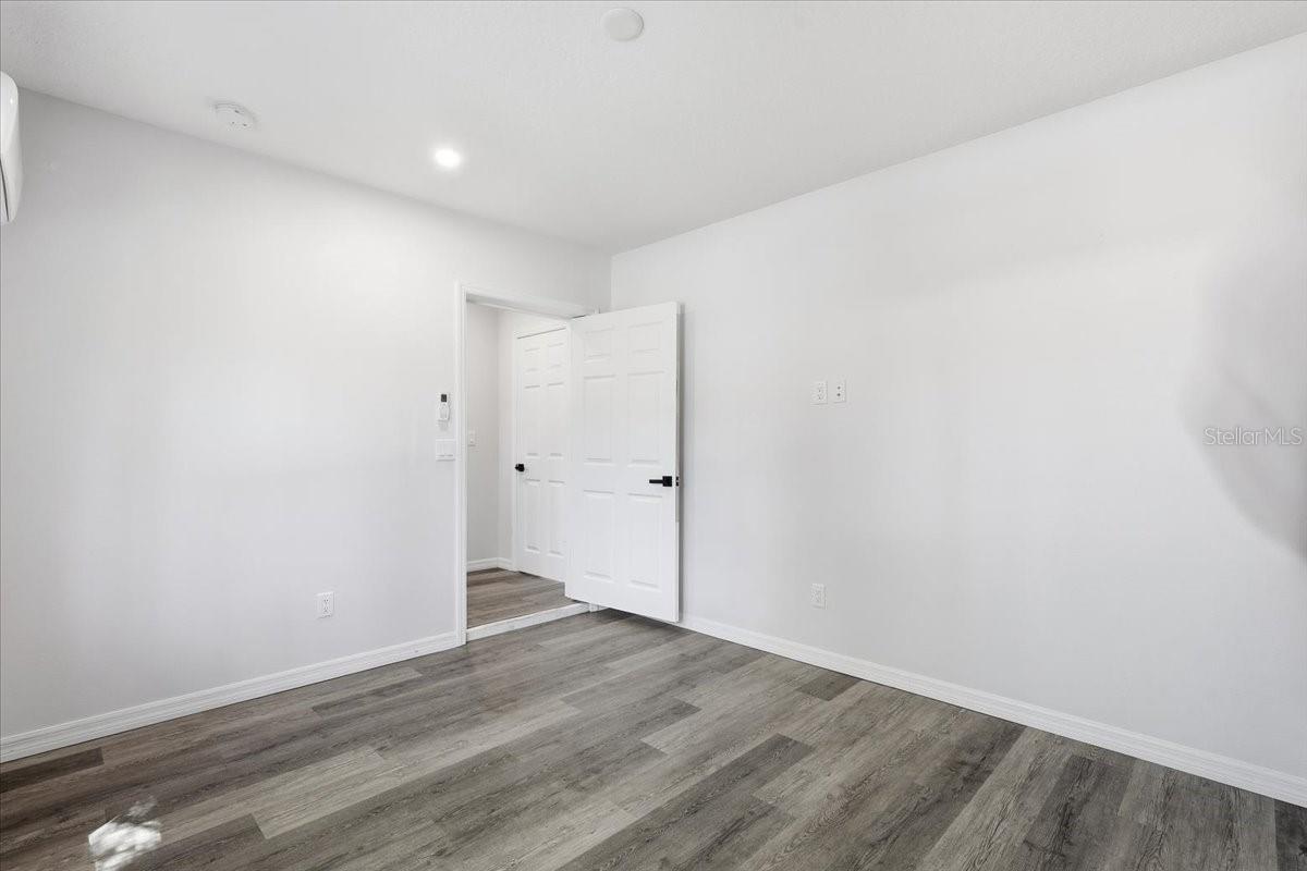 Image 28 of 31 For 600 Holden Avenue