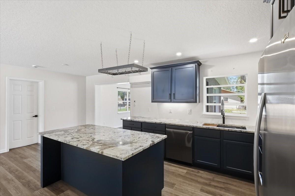 Image 4 of 31 For 600 Holden Avenue