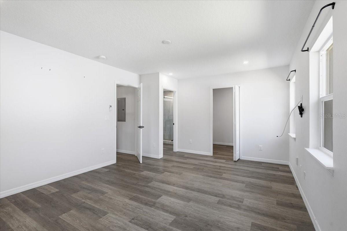 Image 7 of 31 For 600 Holden Avenue