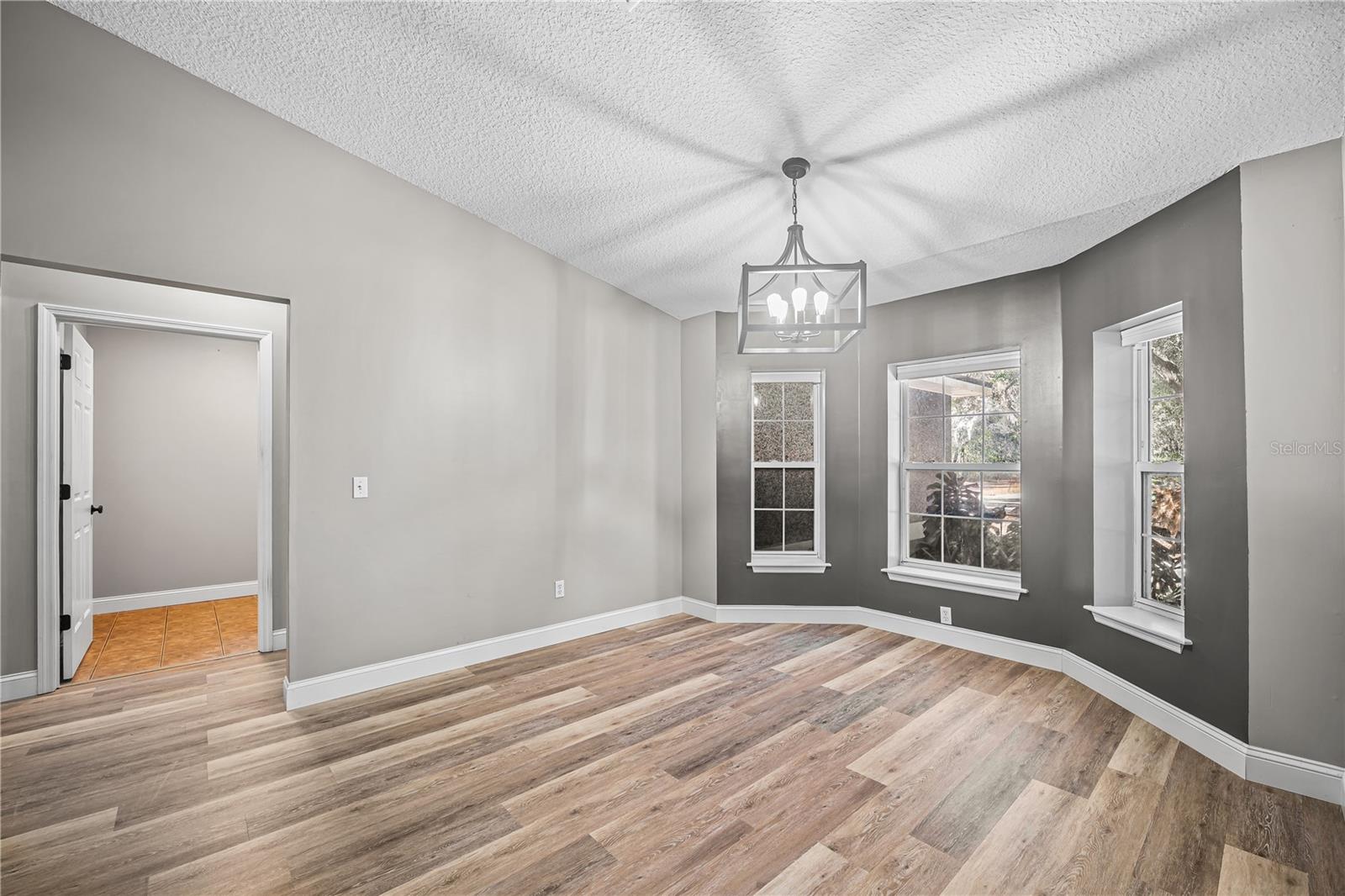 Image 18 of 68 For 2950 Kings Road