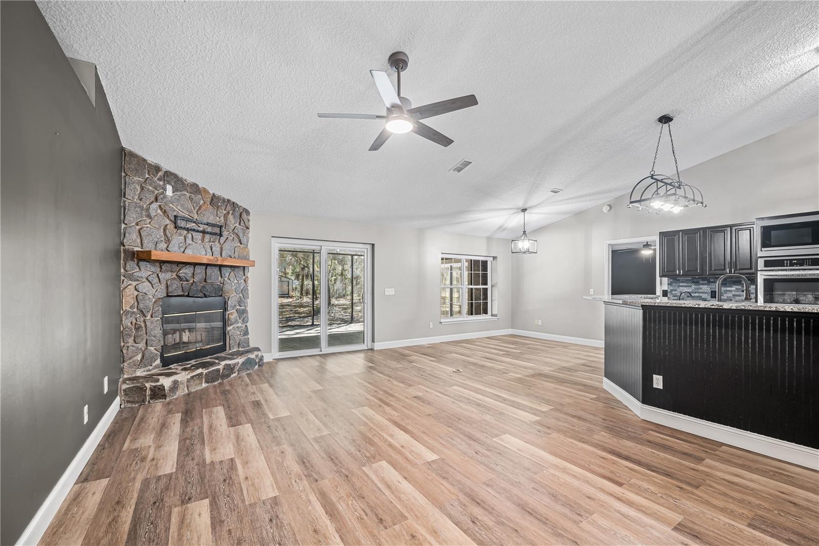 Image 19 of 68 For 2950 Kings Road