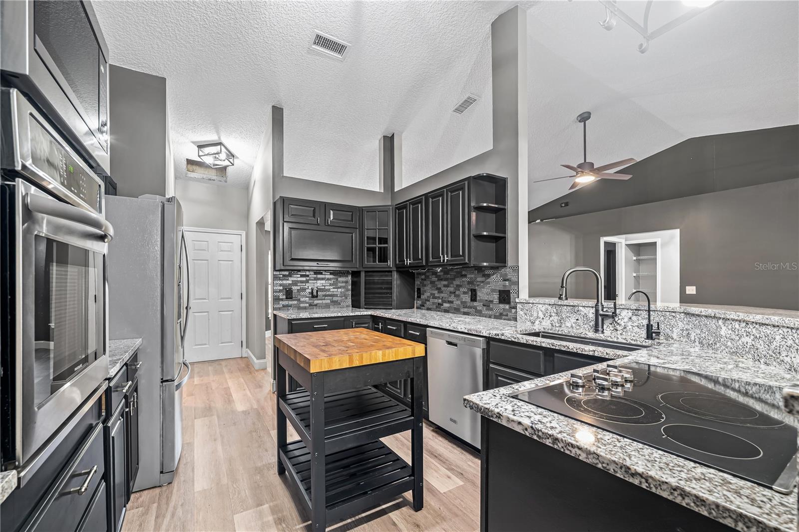 Image 3 of 68 For 2950 Kings Road