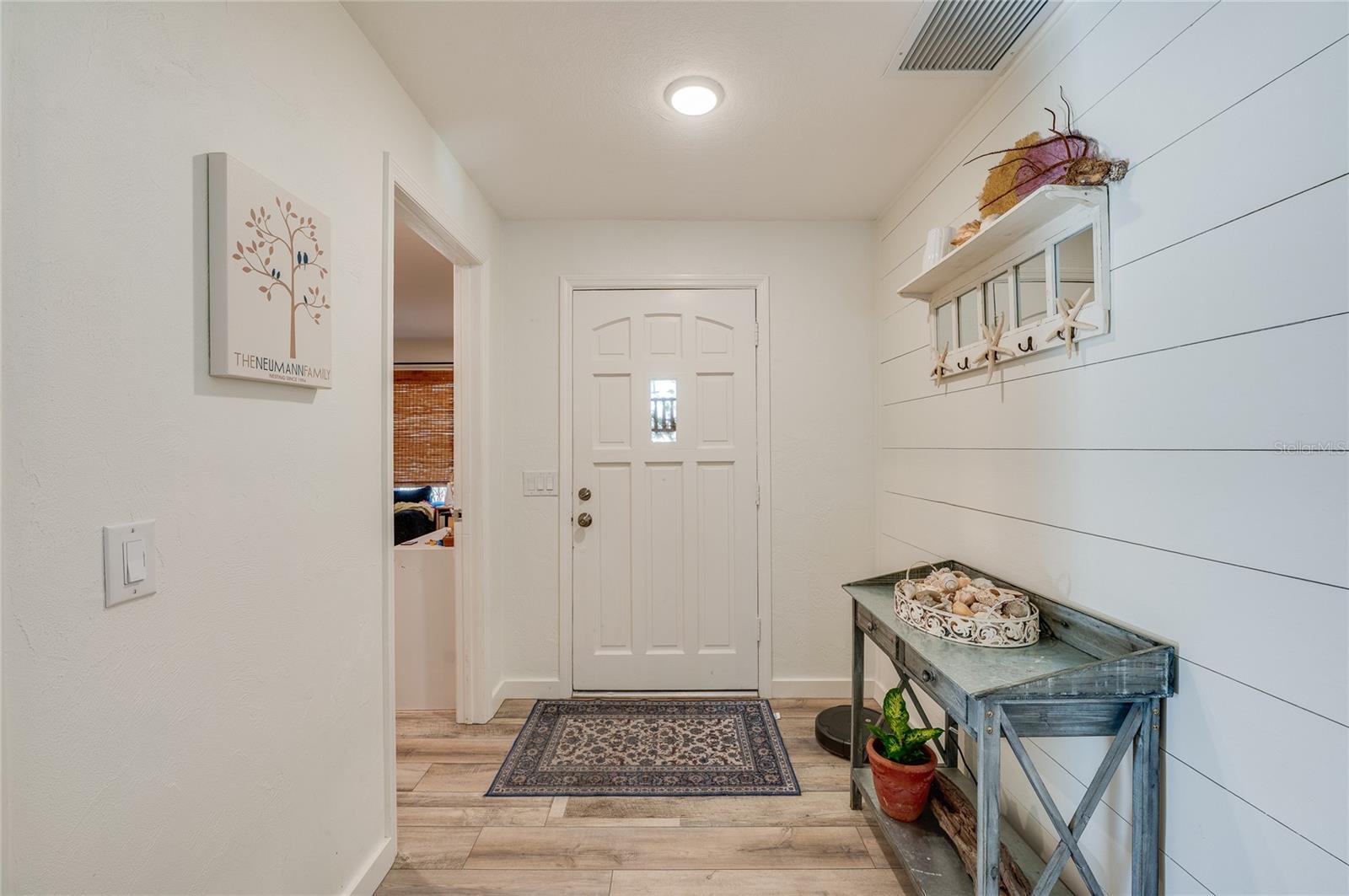 Image 10 of 61 For 871 Lindenwood Circle E