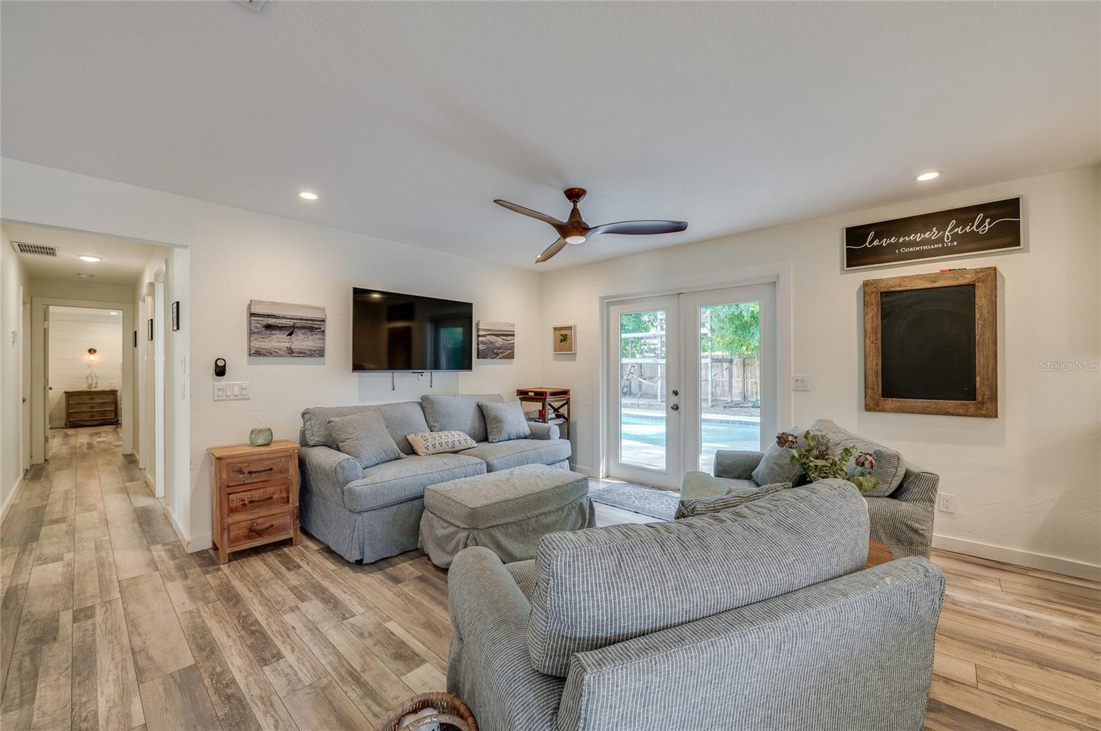 Image 15 of 61 For 871 Lindenwood Circle E