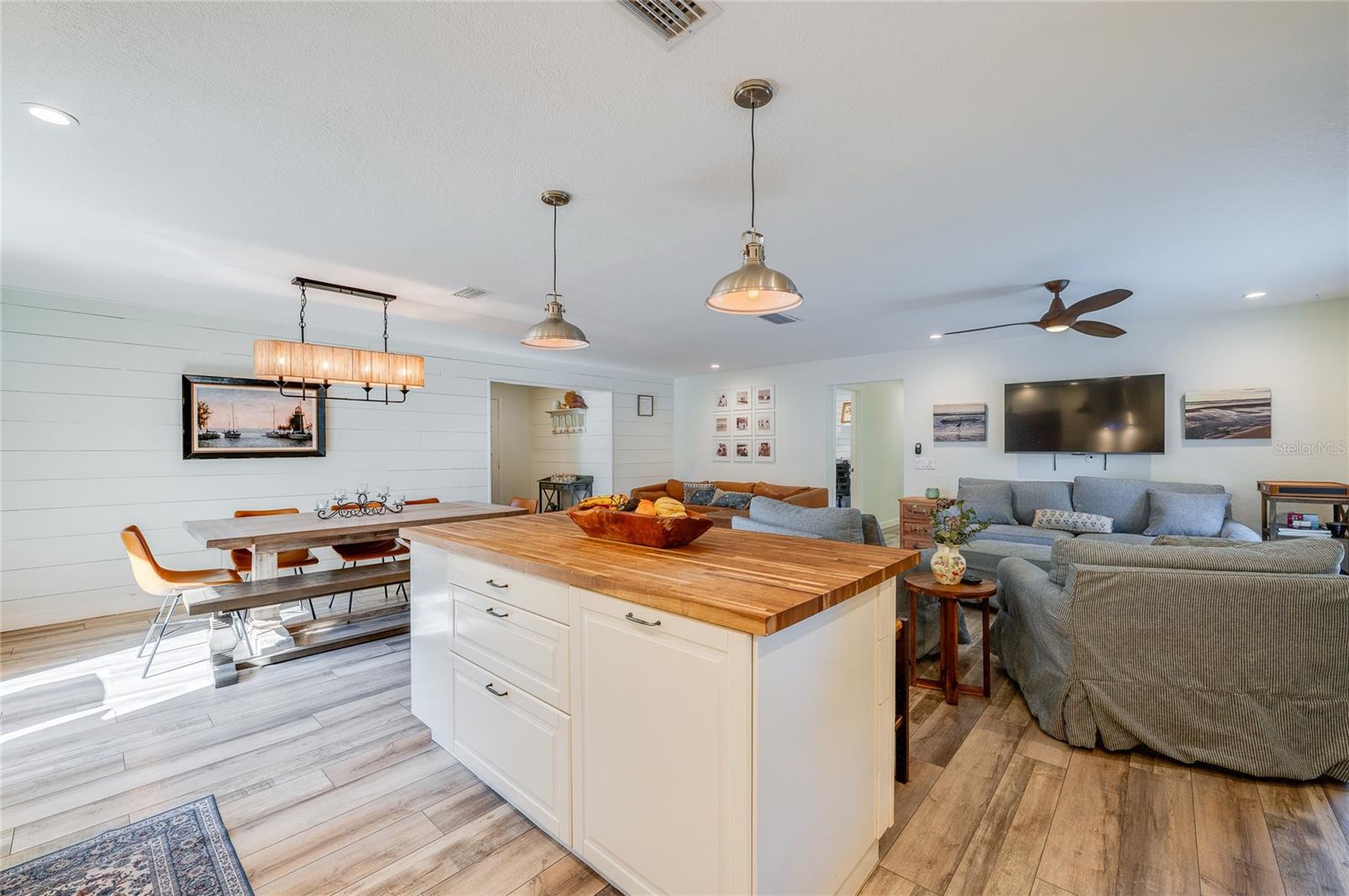 Image 16 of 61 For 871 Lindenwood Circle E