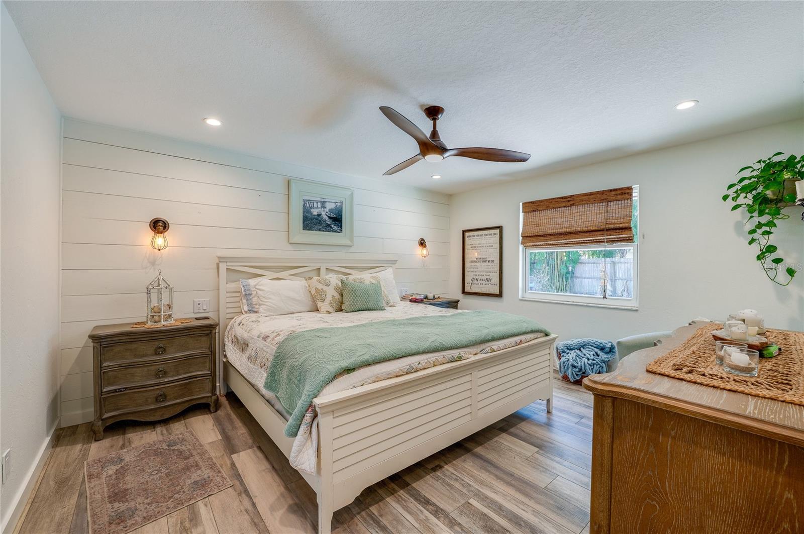 Image 17 of 61 For 871 Lindenwood Circle E