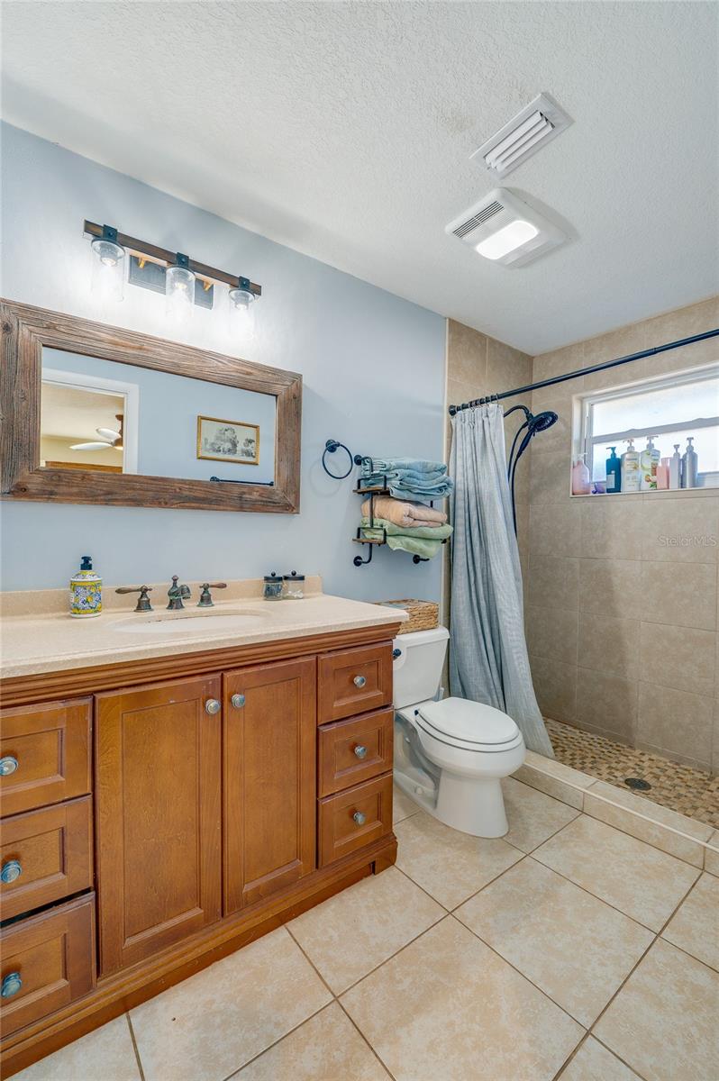 Image 18 of 61 For 871 Lindenwood Circle E