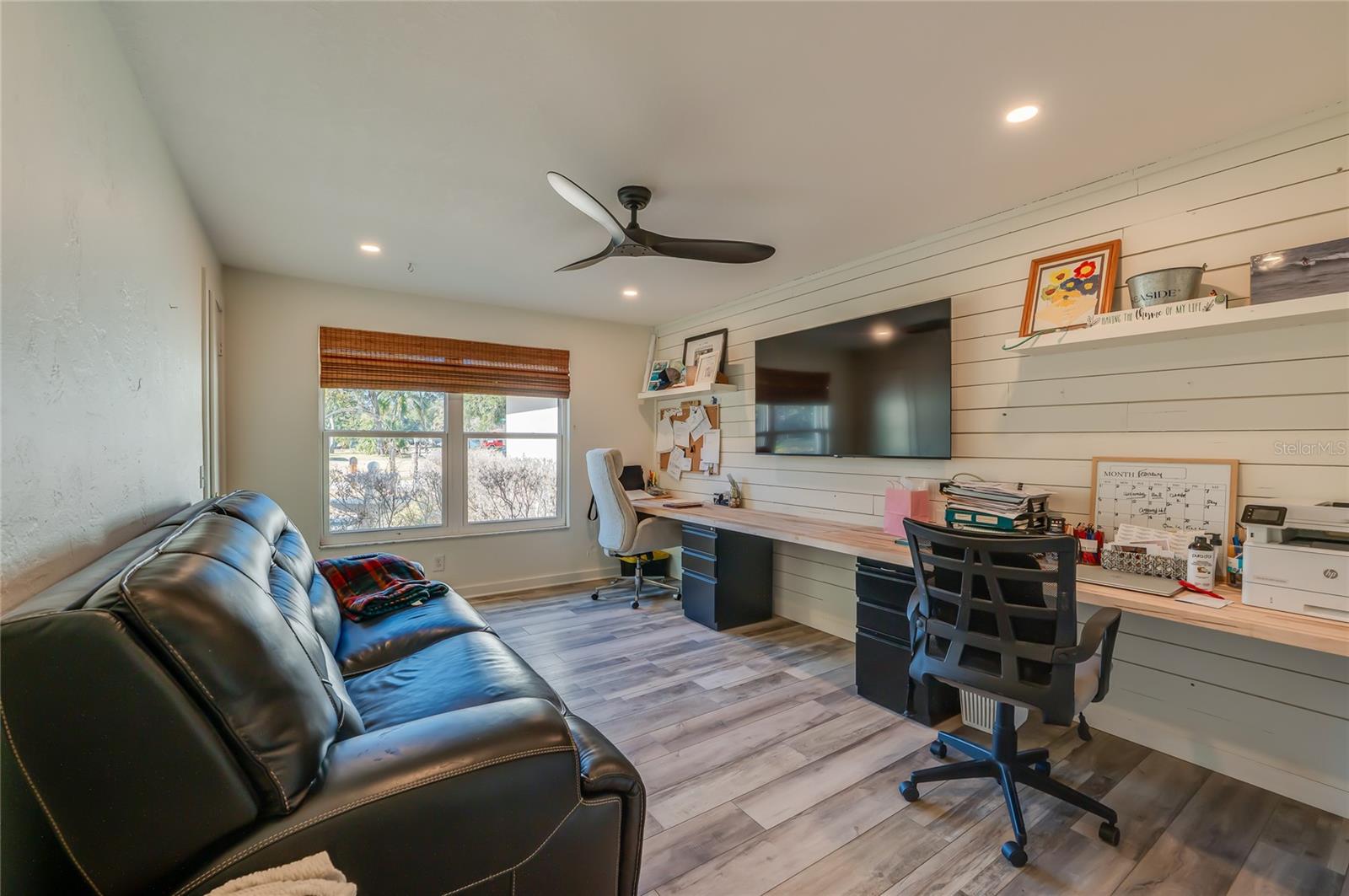 Image 21 of 61 For 871 Lindenwood Circle E