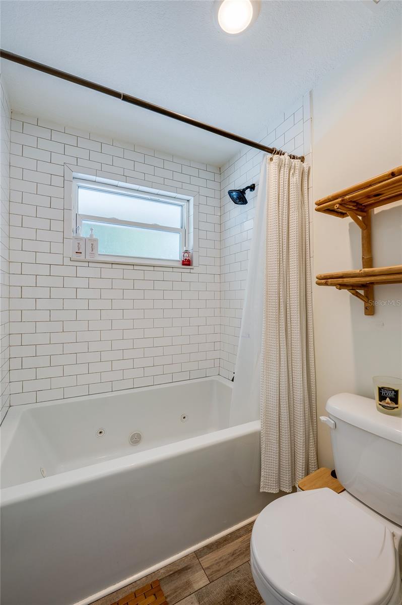 Image 23 of 61 For 871 Lindenwood Circle E