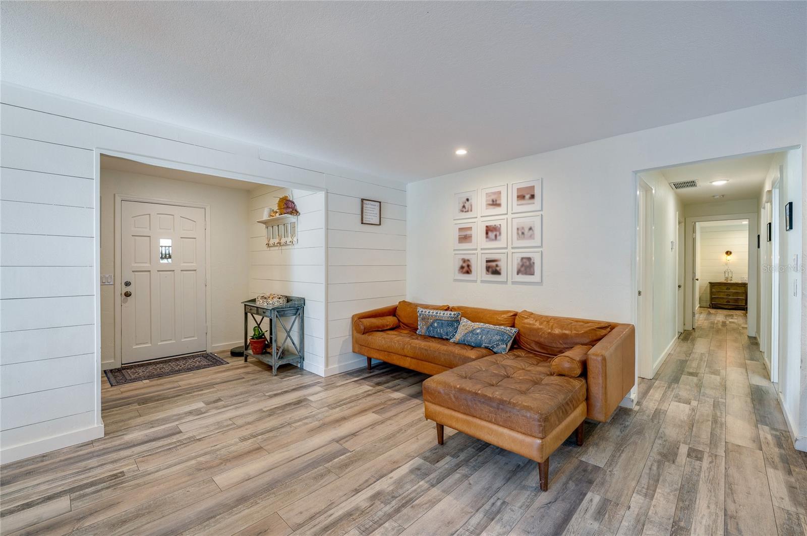 Image 26 of 61 For 871 Lindenwood Circle E