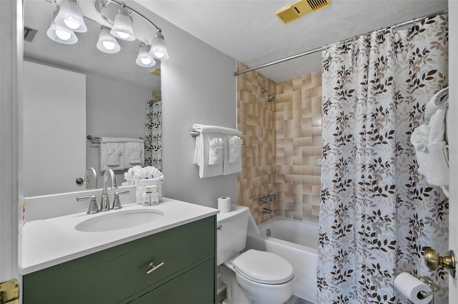 Image 18 of 52 For 3600 Ocean Shore Boulevard 614