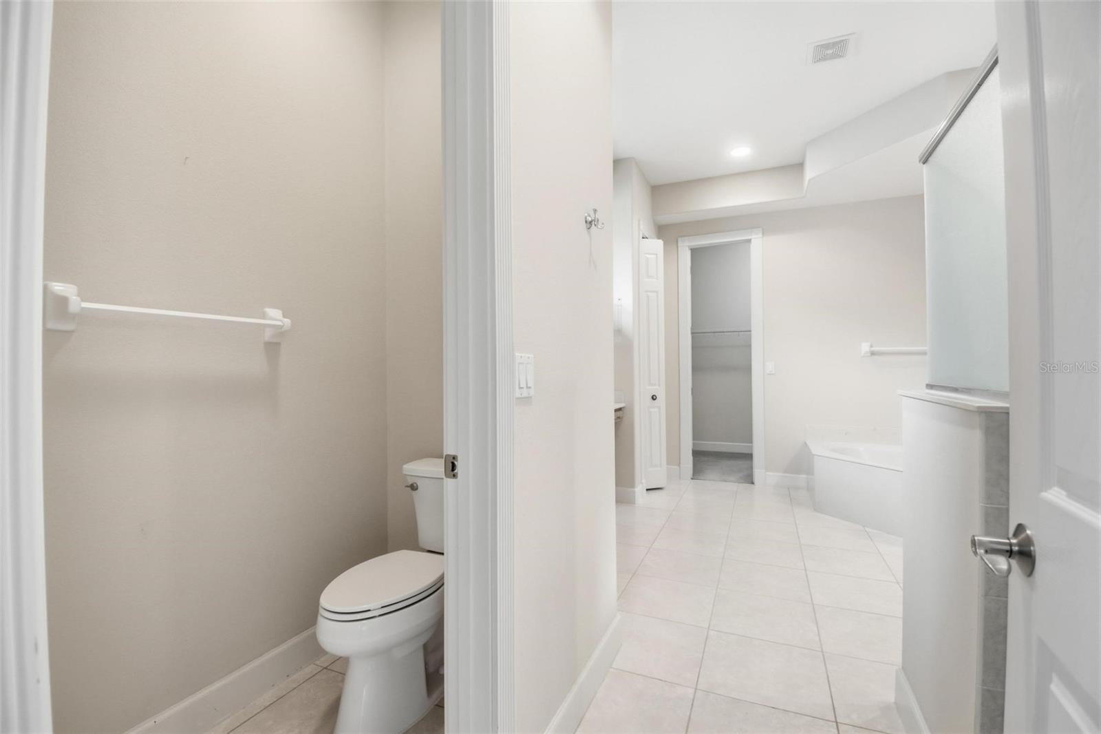 Image 20 of 48 For 21 Eastlake Drive