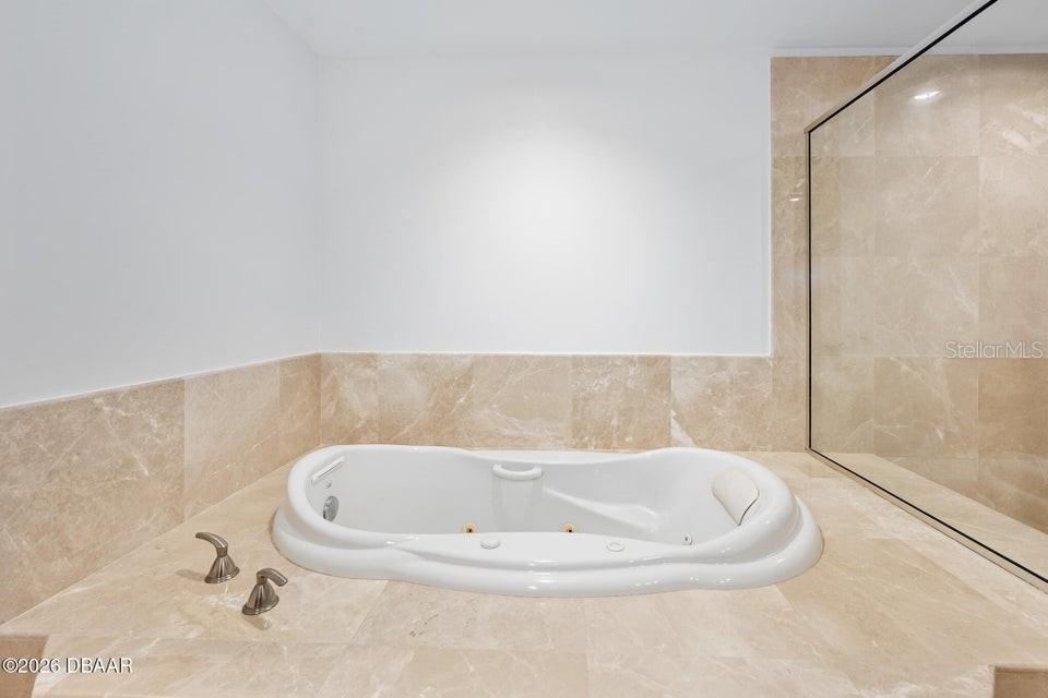 Image 14 of 54 For 231 Riverside Drive 604-1