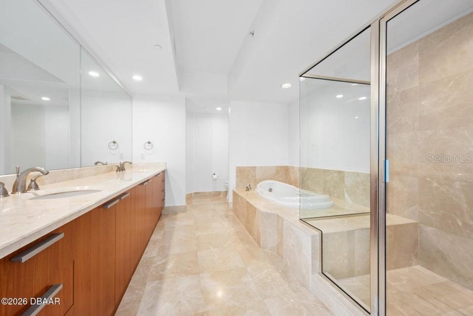 Image 15 of 54 For 231 Riverside Drive 604-1