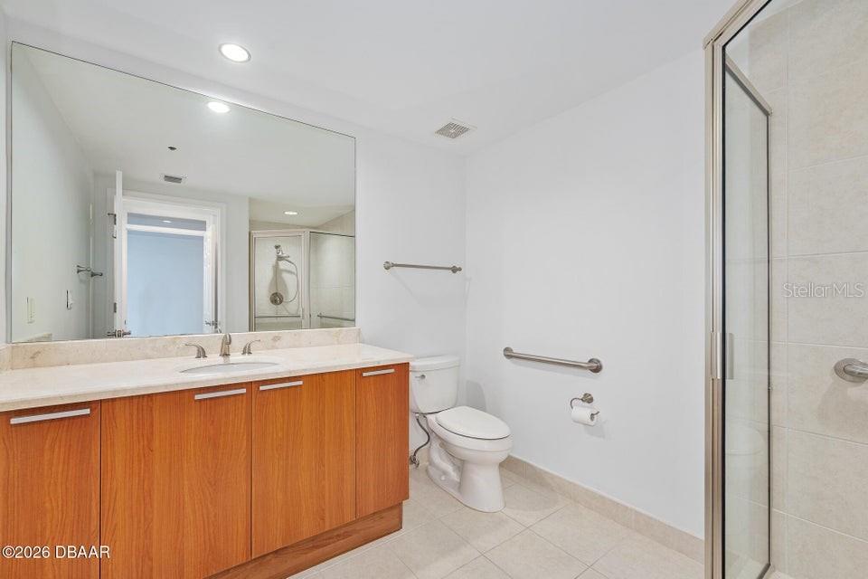 Image 26 of 54 For 231 Riverside Drive 604-1