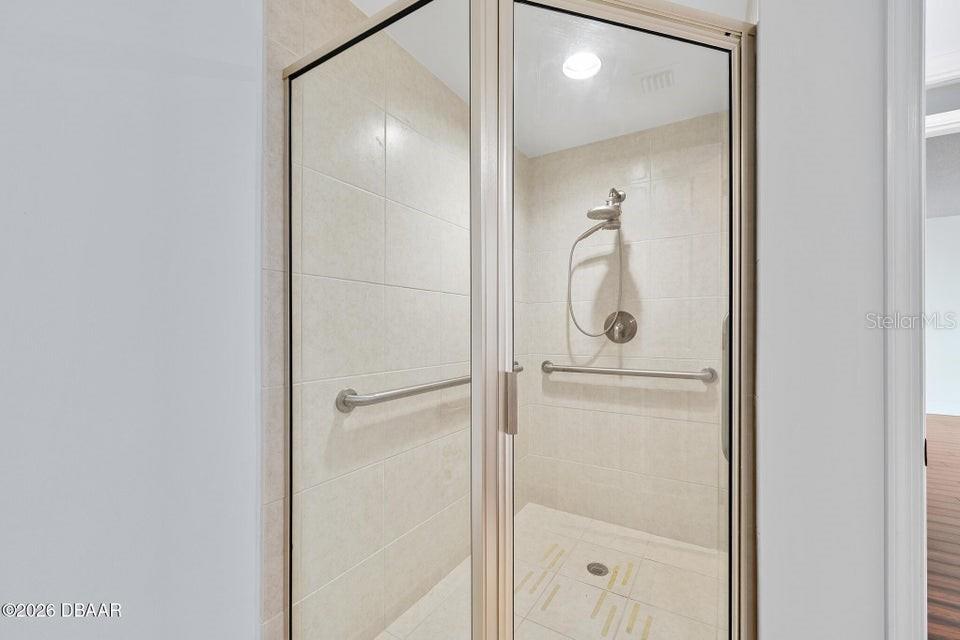 Image 27 of 54 For 231 Riverside Drive 604-1