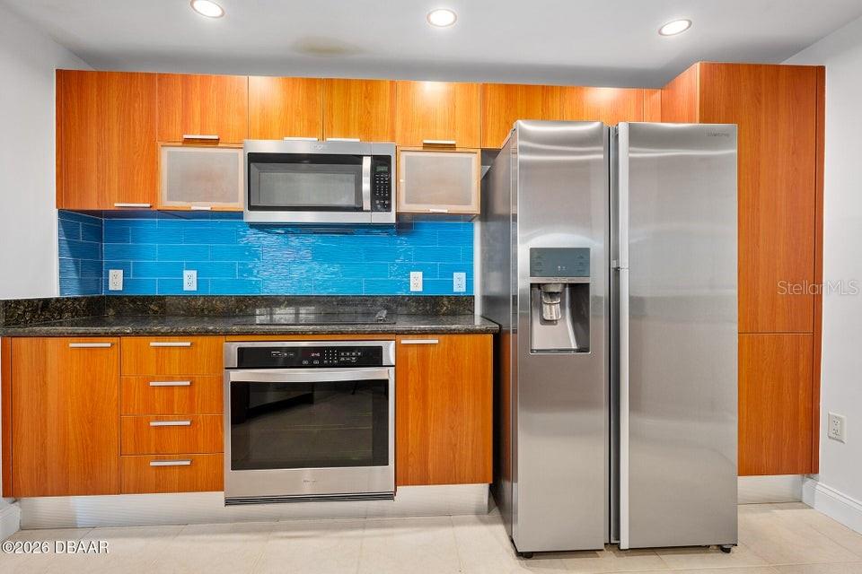 Image 30 of 54 For 231 Riverside Drive 604-1