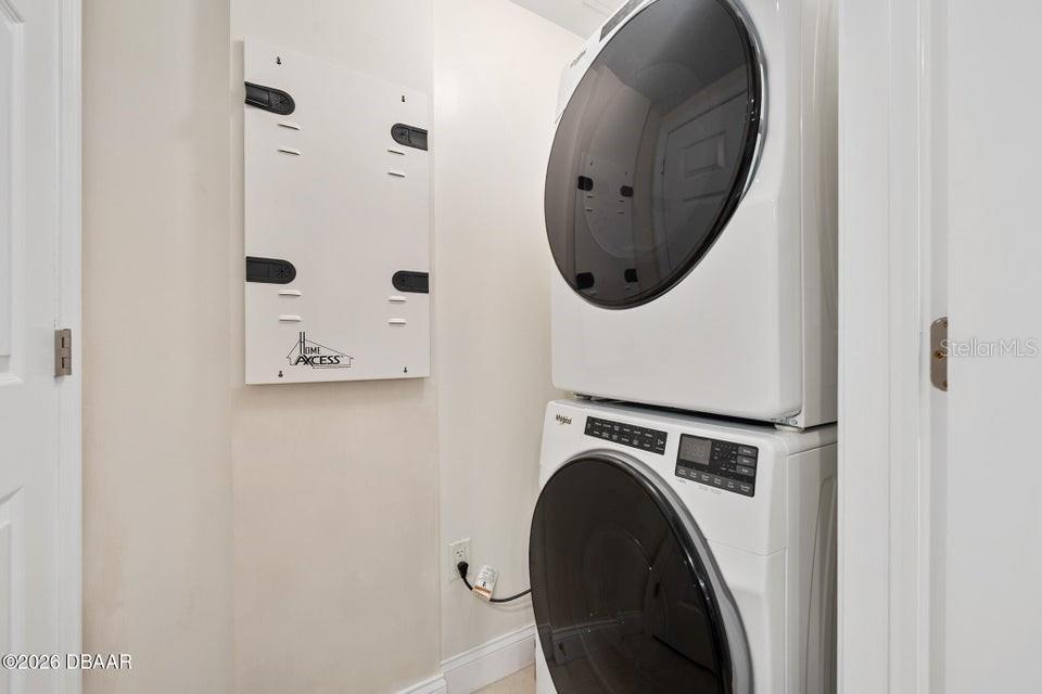 Image 32 of 54 For 231 Riverside Drive 604-1