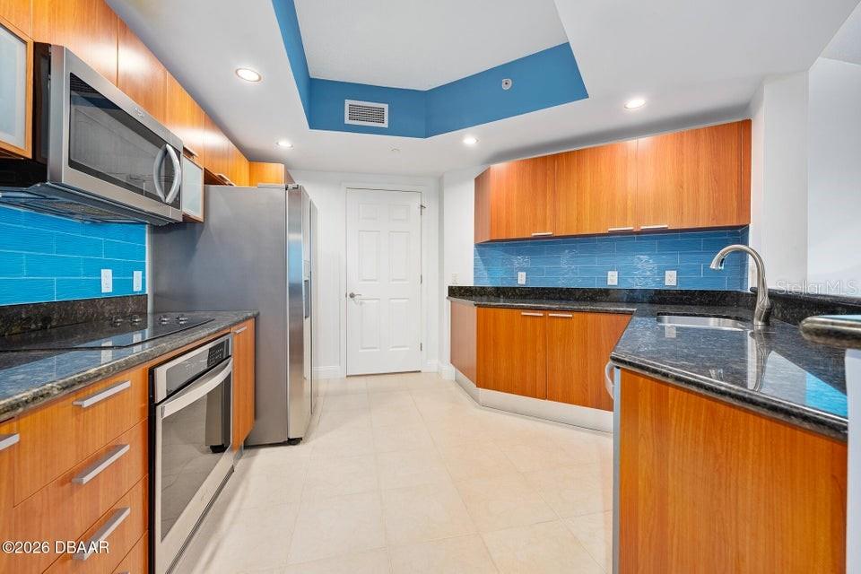 Image 33 of 54 For 231 Riverside Drive 604-1