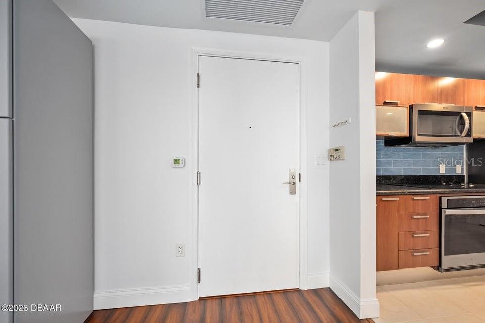 Image 5 of 54 For 231 Riverside Drive 604-1