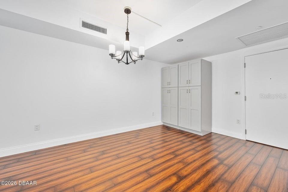 Image 6 of 54 For 231 Riverside Drive 604-1