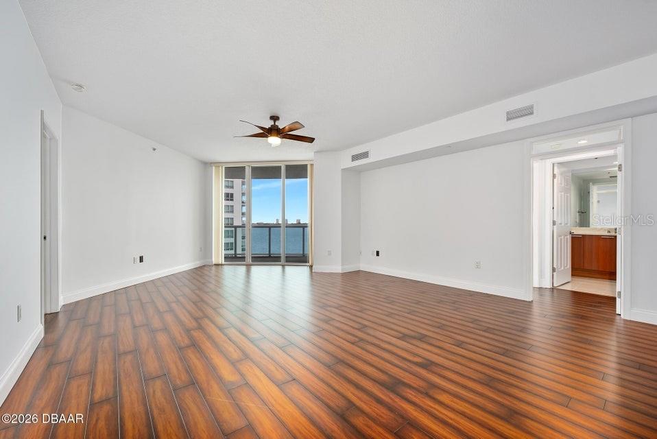 Image 7 of 54 For 231 Riverside Drive 604-1