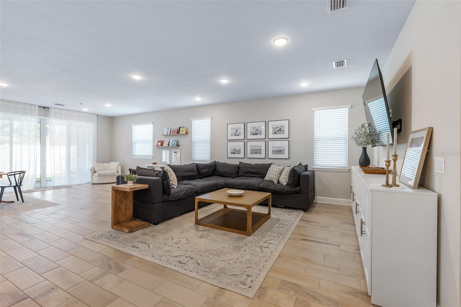 Image 15 of 60 For 46 Moana Court S