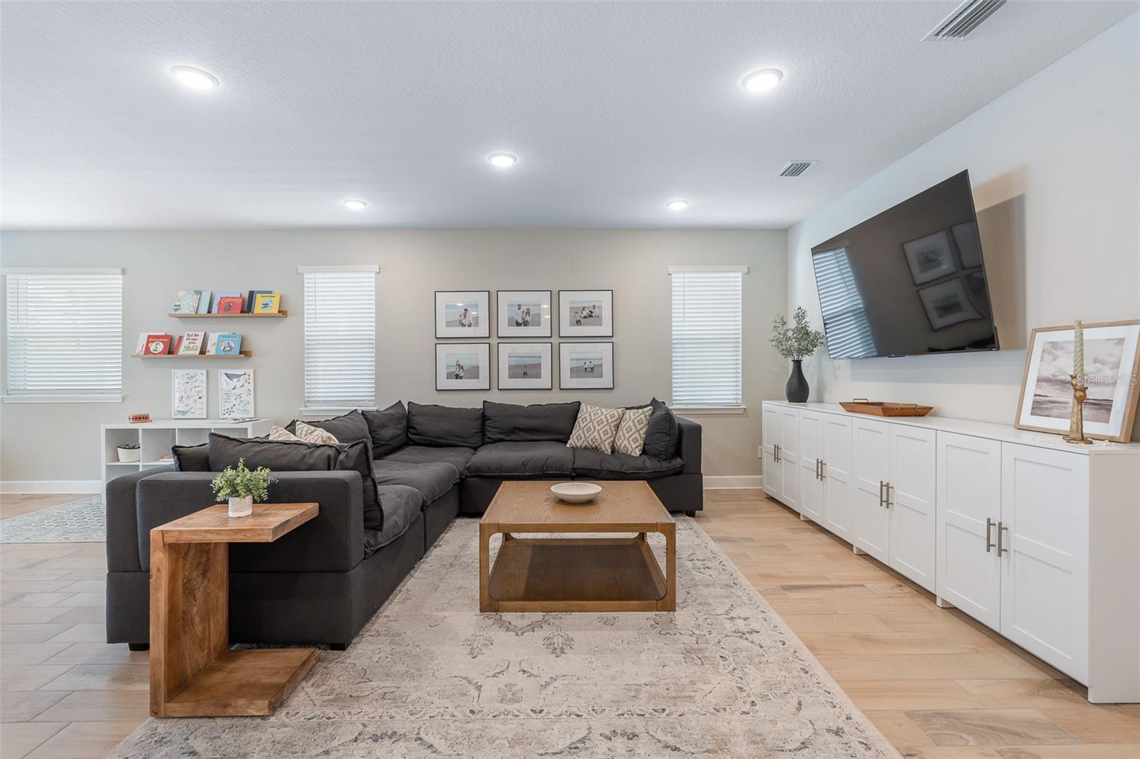 Image 16 of 60 For 46 Moana Court S