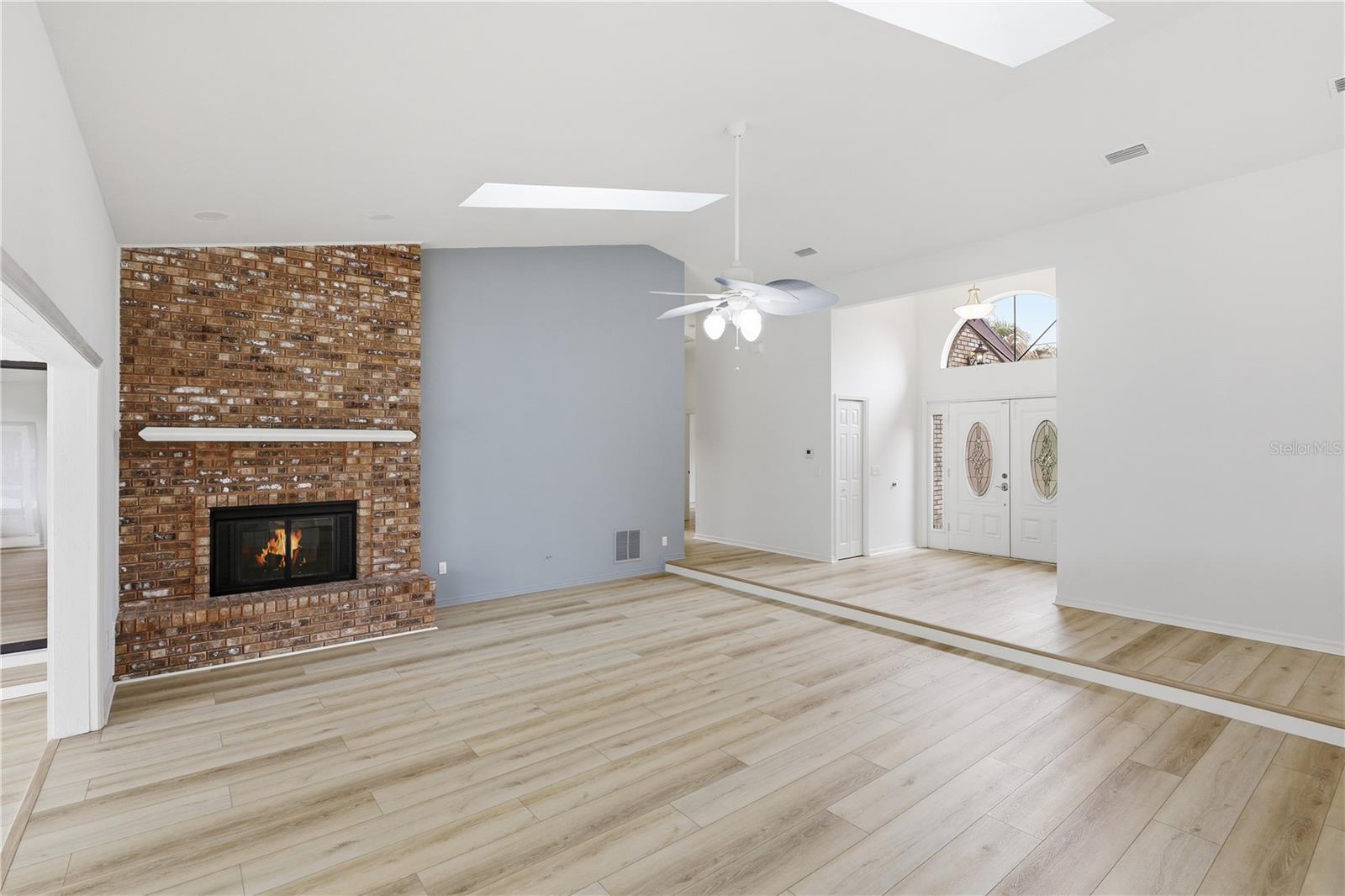 Image 7 of 55 For 15 Cedarfield Court