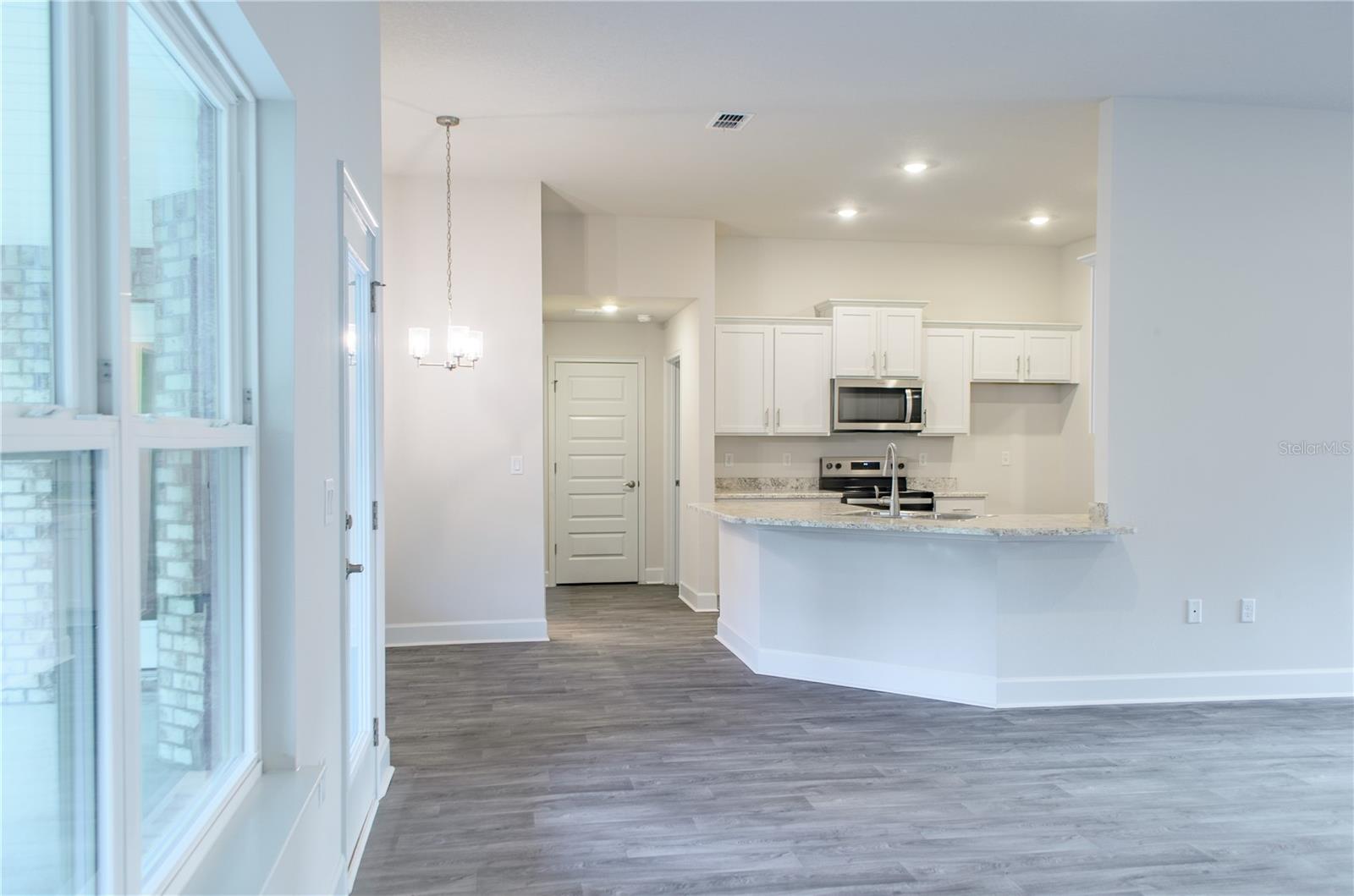 Listing photo id 12 for 35 Selborne Path