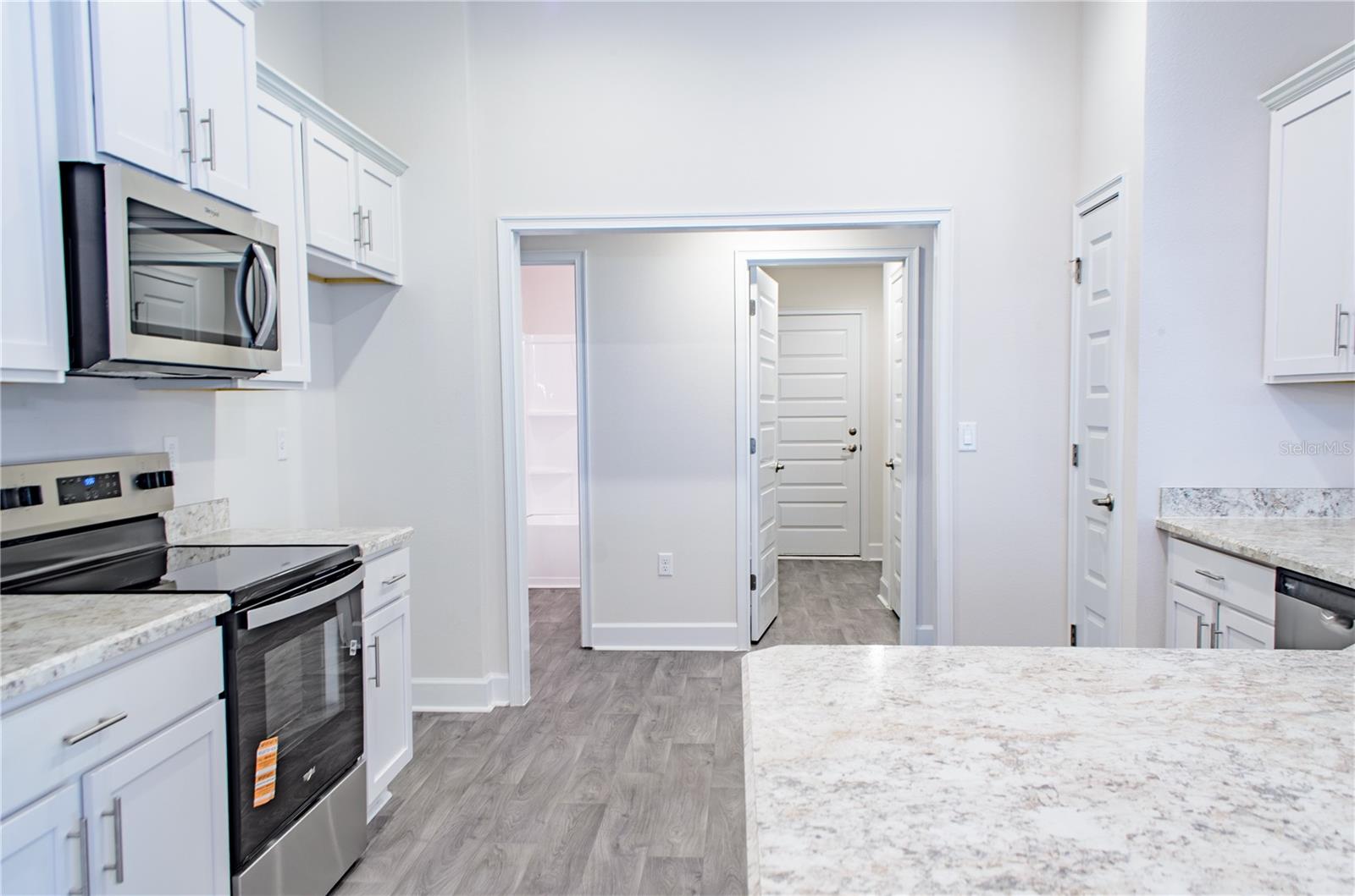 Listing photo id 14 for 35 Selborne Path