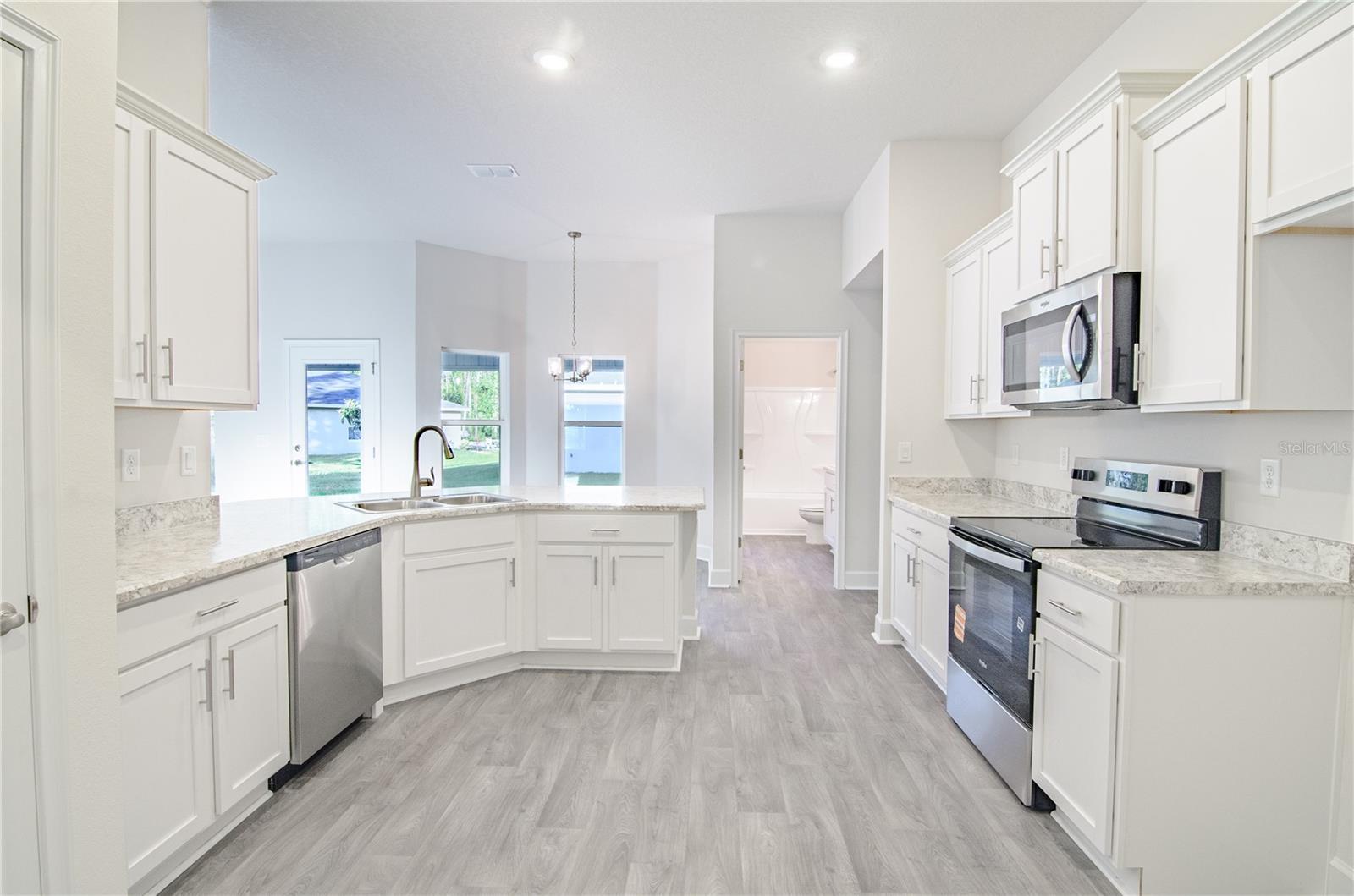 Listing photo id 15 for 35 Selborne Path