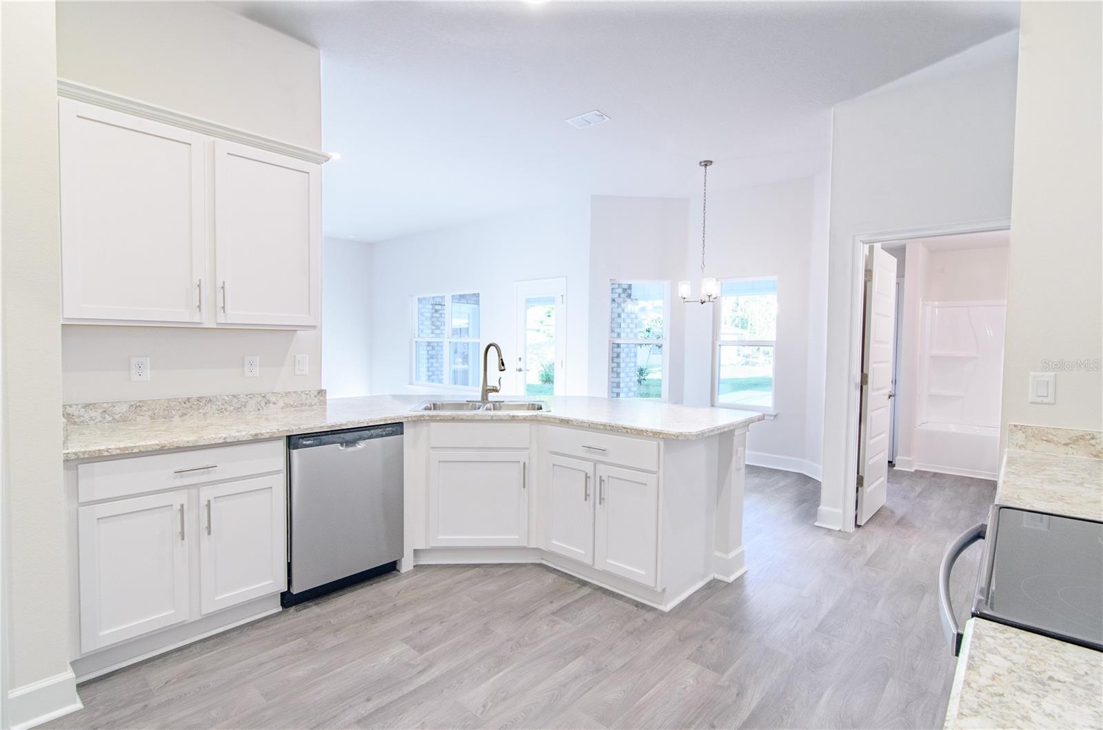 Listing photo id 16 for 35 Selborne Path