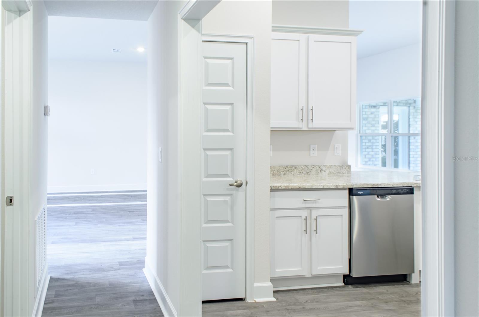 Listing photo id 17 for 35 Selborne Path