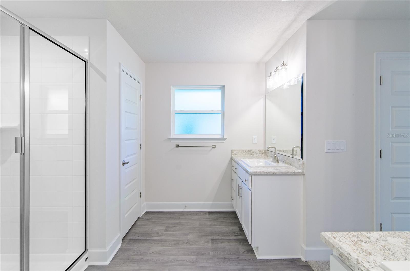 Listing photo id 27 for 35 Selborne Path