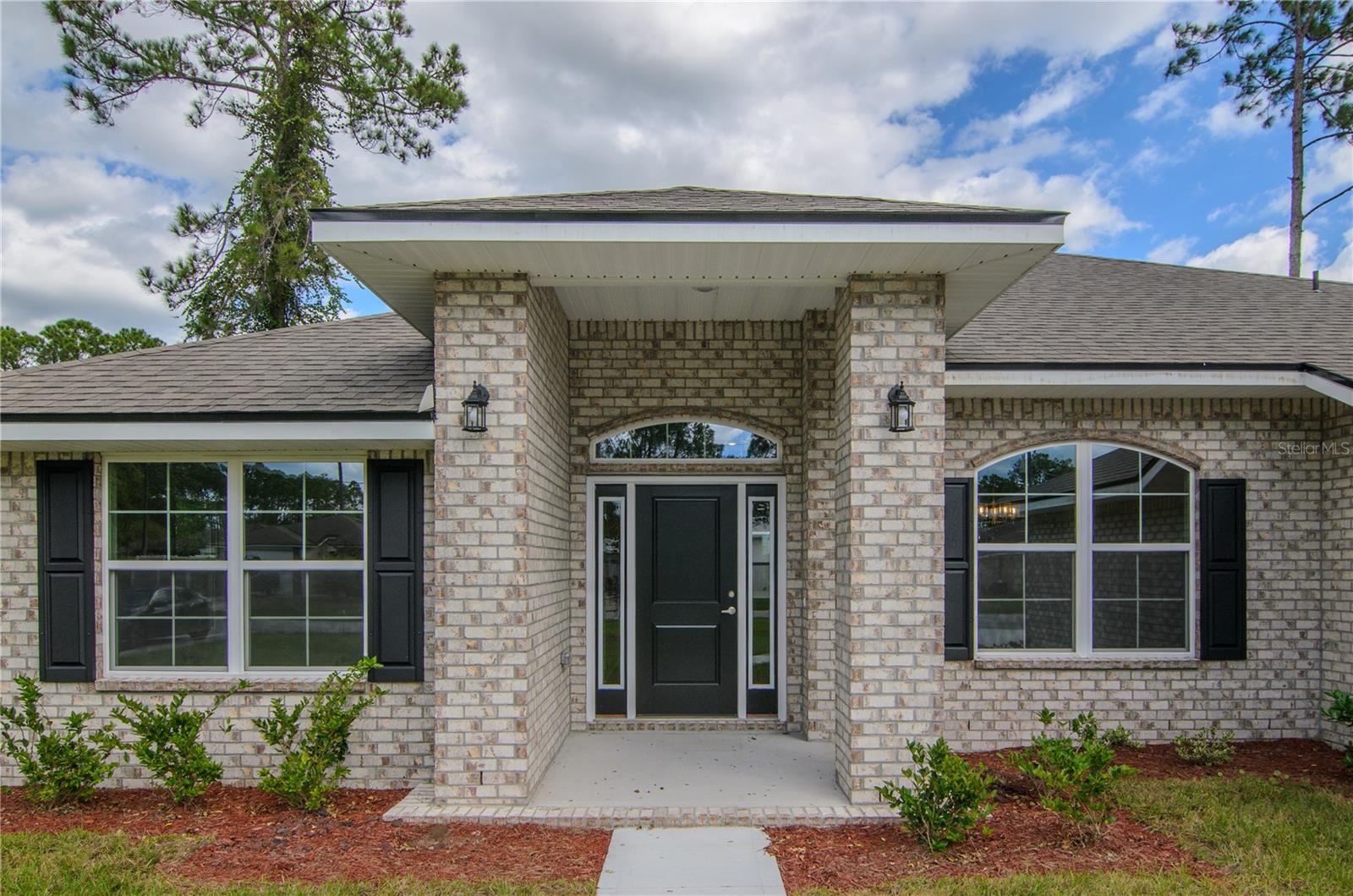 Listing photo id 4 for 35 Selborne Path