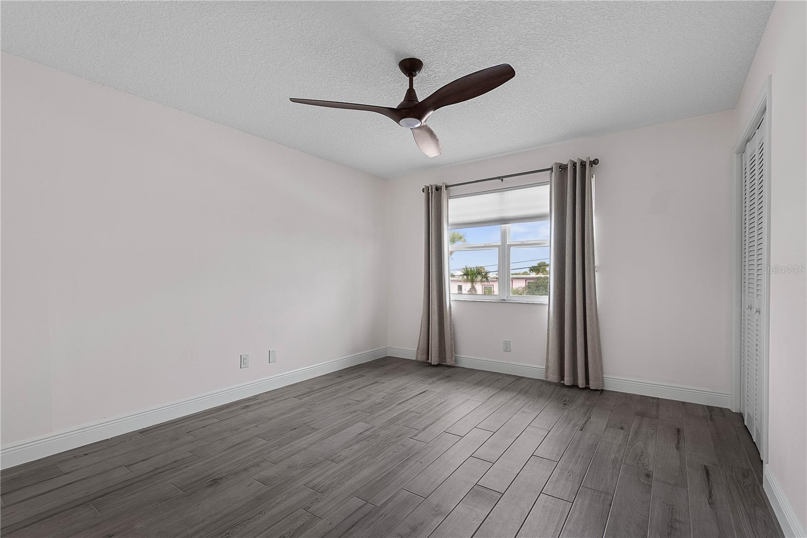 Image 21 of 42 For 2750 Ocean Shore Boulevard 41