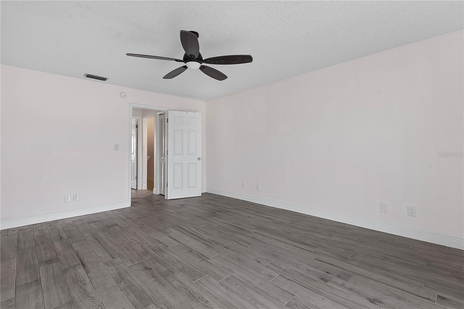 Image 28 of 42 For 2750 Ocean Shore Boulevard 41