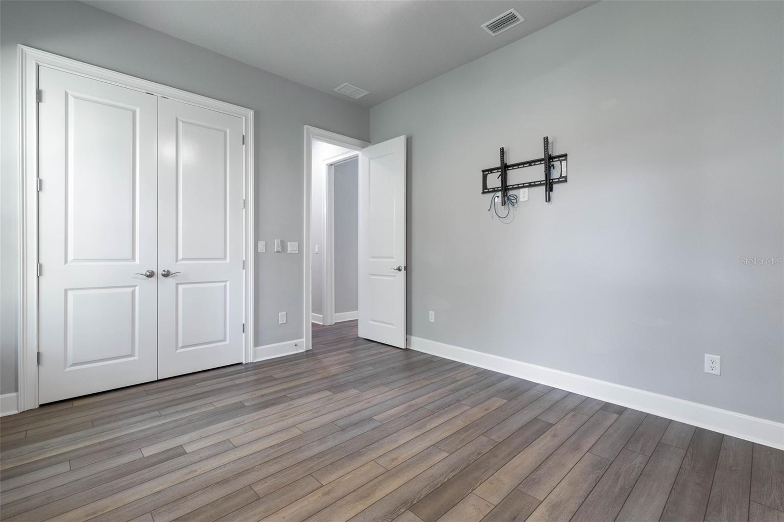 Image 52 of 88 For 51 Riverwalk Drive