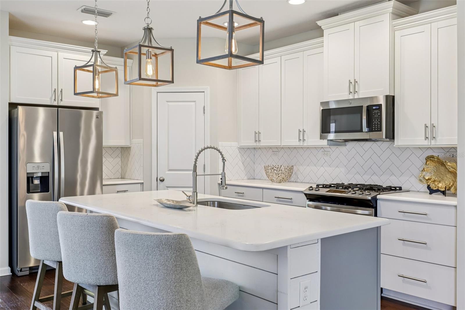 Image 2 of 43 For 186 Concave Lane