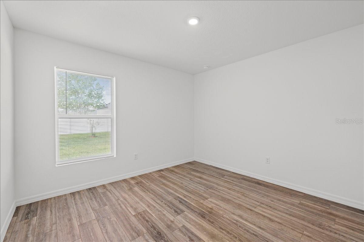 Image 14 of 37 For 8 Sedgefield Path N