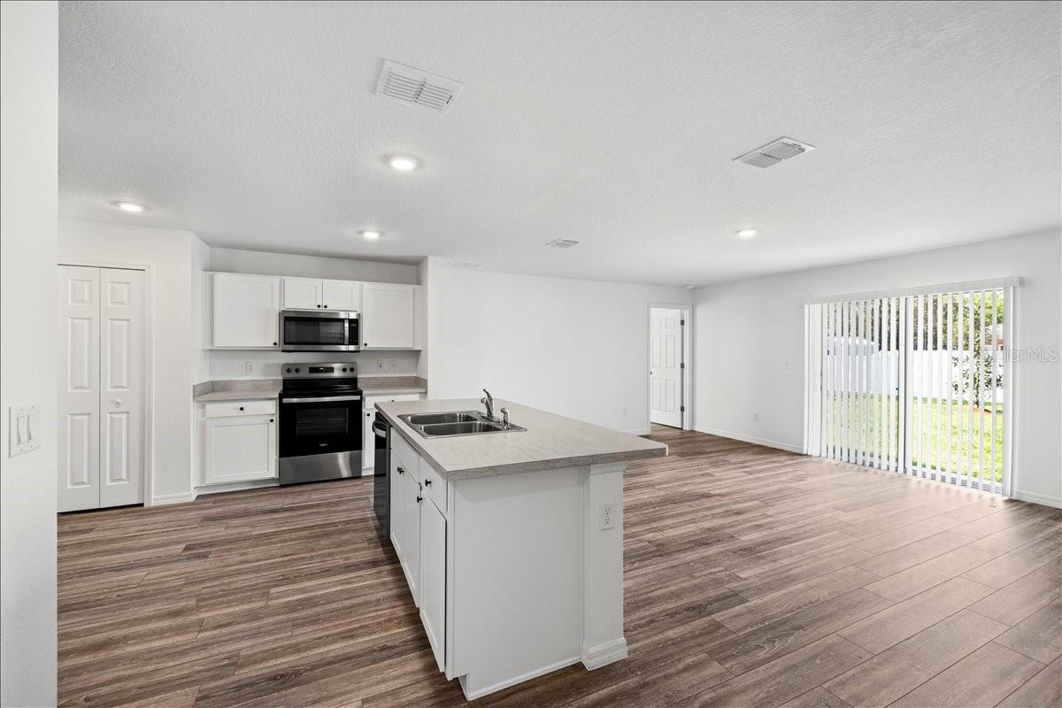 Image 16 of 37 For 8 Sedgefield Path N