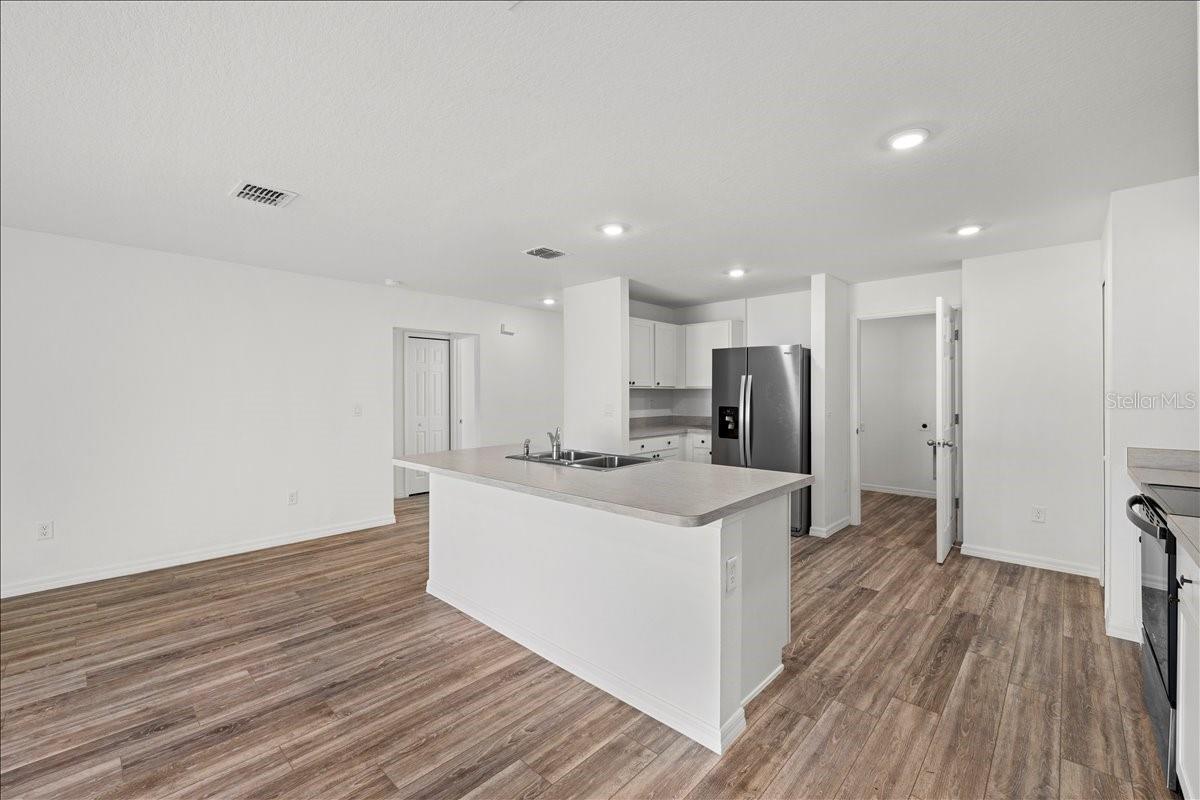 Image 19 of 37 For 8 Sedgefield Path N