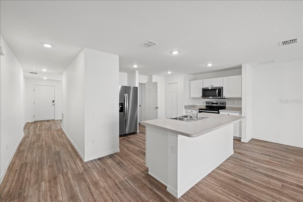 Image 2 of 37 For 8 Sedgefield Path N