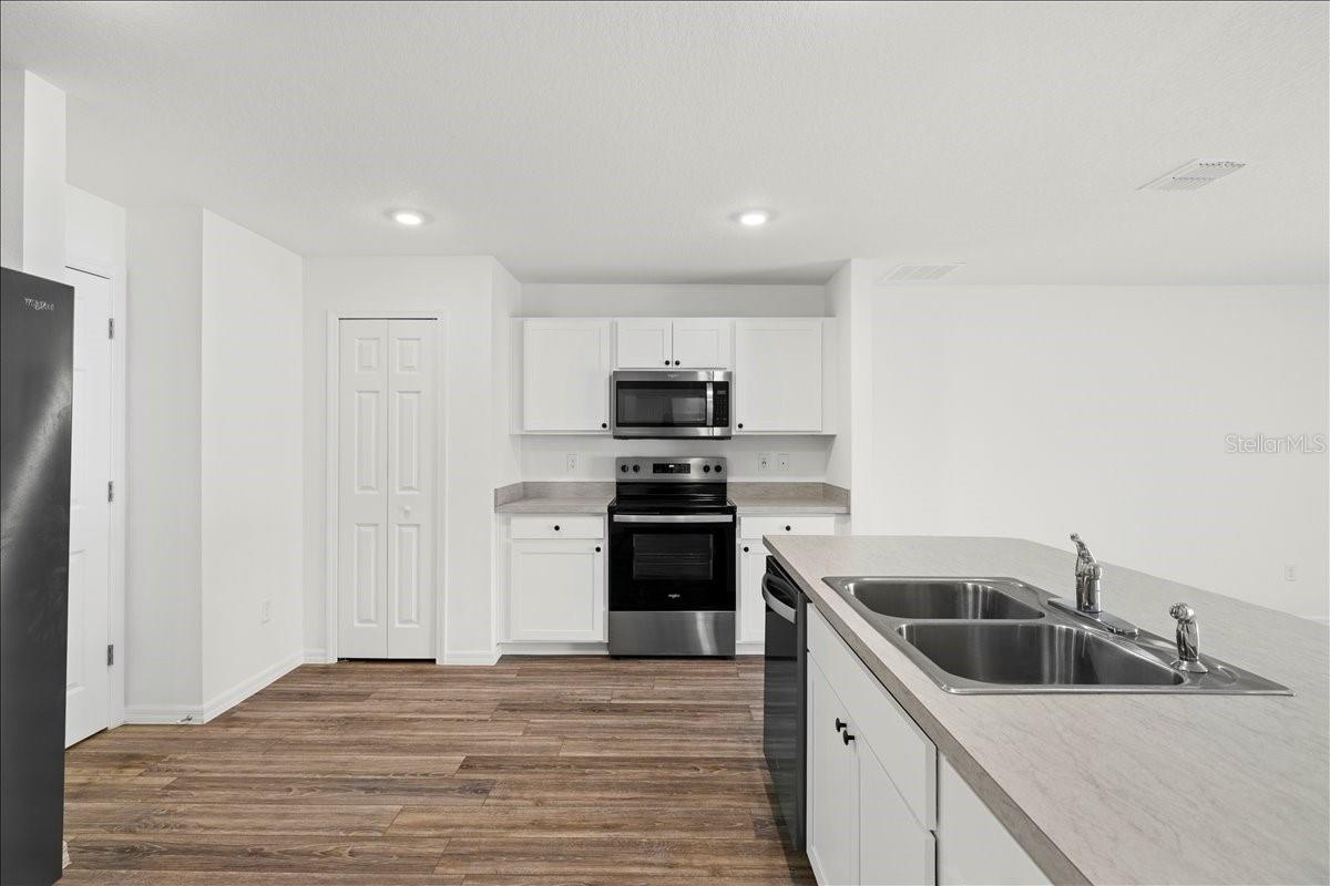 Image 20 of 37 For 8 Sedgefield Path N