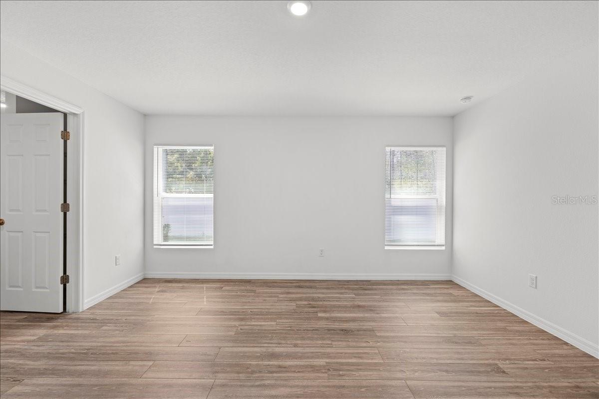 Image 24 of 37 For 8 Sedgefield Path N