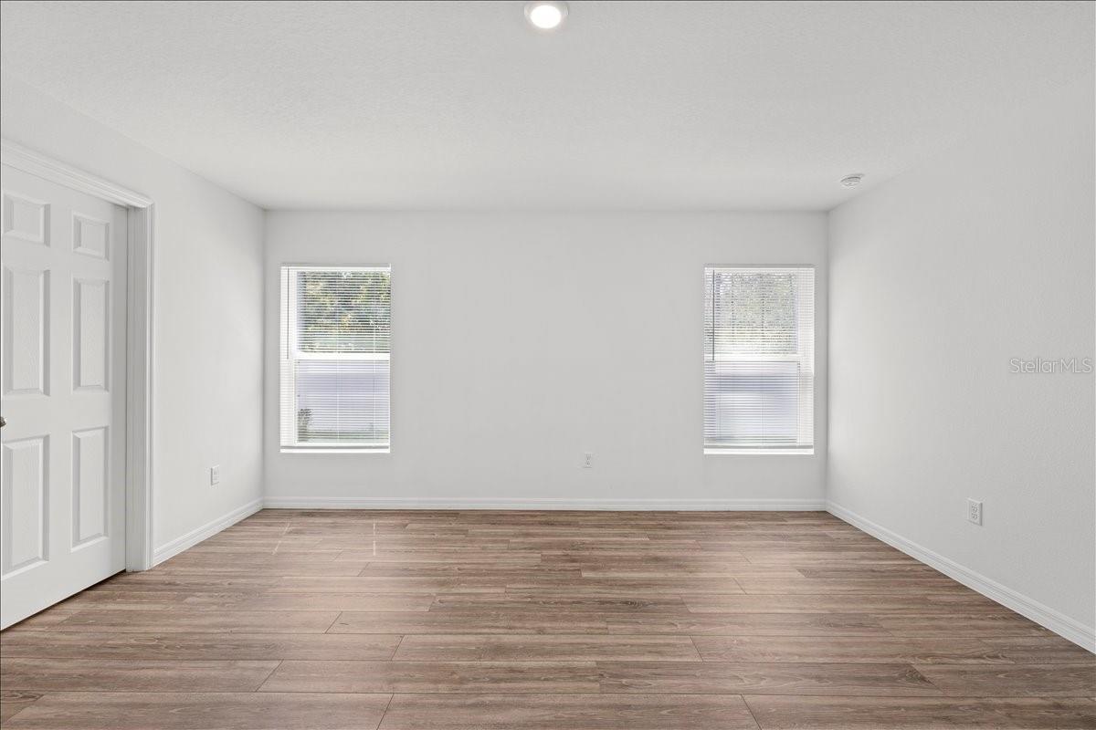 Image 25 of 37 For 8 Sedgefield Path N